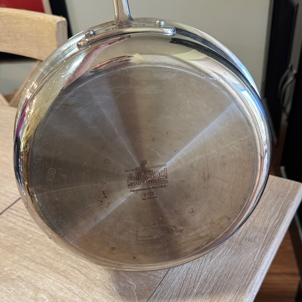 All Clad D5 Stainless Steel Saucepan with Lid 3 quart - Picture 6 of 15
